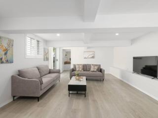 Stylish 4Bedroom Stay Outdoor Dining and City Access - Brisbane - 0