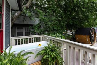 Hot Tub Sauna Fire Pit Putting green Downtown - San Antonio - 6