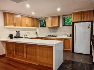 3BR APT in heart of Lindfield - Killara - 2