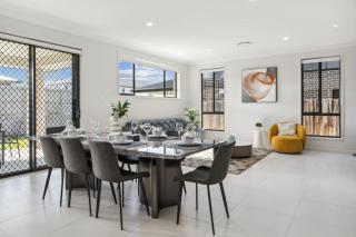 Brand New 6BR Holiday Home Beach and Shop Workspace - Victoria Point - 8
