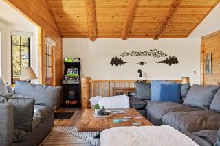 Bear Moon Manor with a Hot Tub - Big Bear Lake - 1