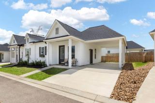 Charming Magnolia Retreat Clubhouse and Gym Access - 2