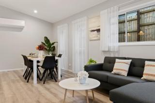 Modern 4BR Home Peaceful Logan Reserve Stay - - 4