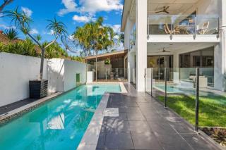 Pool Table and Resort Pool 4BR Holiday Paradise - 9