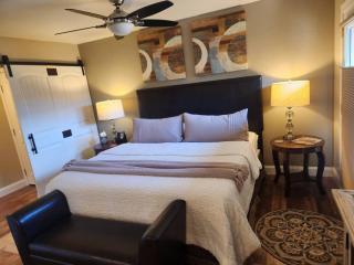 Robins Red Rock Getaway Suite B - 6