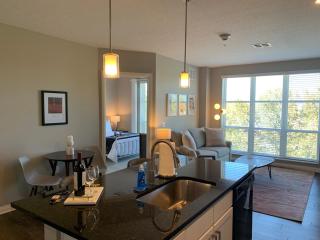 The City View Suite Garage Parking Top Floor! - Columbus - 4