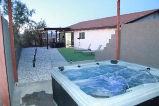 Desert Villa - EV, Hot Tub, Grill, Bar, Games, RV Parking in Twentynine Palms Downtown - Twentynine Palms - 0