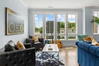 Chic Townhome for 8 w Rooftop - 9