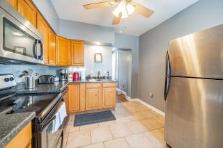 Cozy Brick-Short North Condo - (fenced yard) - OSU - Columbus - 8