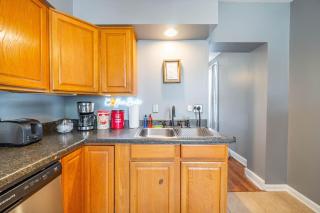 Cozy Brick-Short North Condo - (fenced yard) - OSU - 1