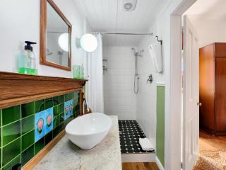 Kalk Bay Cottage with Patio Harbour View - 7