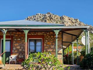 Kalk Bay Cottage with Patio Harbour View - 5