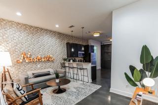 1 BDR Loft Near the Parthenon - 2