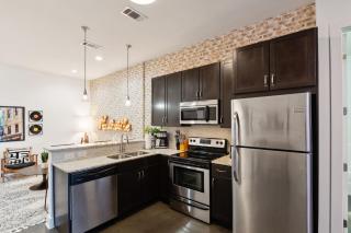 1 BDR Loft Near the Parthenon - 8