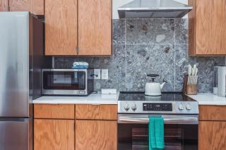 Beautiful Condo - Walkable - Sleeps 10 - 3