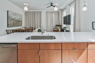 Beautiful Condo - Walkable - Sleeps 10 - 2