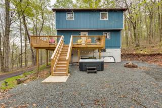 Spacious Family Home with 2 Decks in Pocono Lake! - Pocono Lake - 0