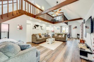 Spacious Family Home with 2 Decks in Pocono Lake! - Pocono Lake - 7