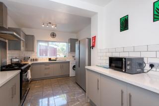 Large House for Groups with Huge Driveway - FREE PARKING - Middlesbrough - 8
