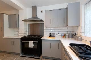 Large House for Groups with Huge Driveway - FREE PARKING - Middlesbrough - 3