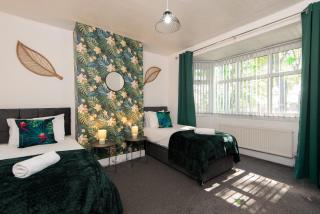 Large House for Groups with Huge Driveway - FREE PARKING - Middlesbrough - 7