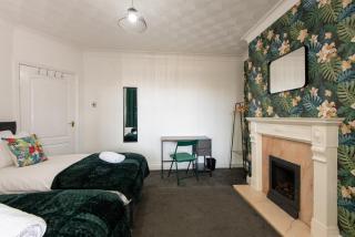 Large House for Groups with Huge Driveway - FREE PARKING - Middlesbrough - 1
