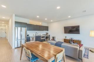 Modern 2 BDR w River View Balcony Walk to DT - 9