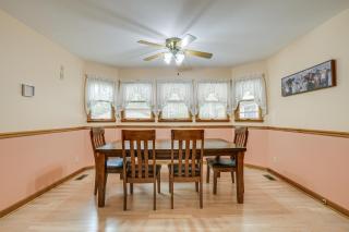 5 Mi to Lake Robinson BBQ-Ready Home with Pool - Greer - 2