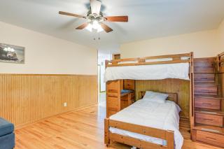 5 Mi to Lake Robinson BBQ-Ready Home with Pool - Greer - 1