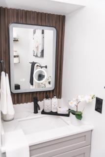 Luxurious Home Away From Home - 4