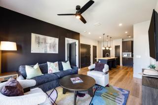 Sleeps 24 4 Modern Midtown Apartments w Gym Pool Walkable to Shops Eats - Nashville - 7