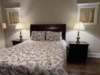Villa Heights Entire Three Queen Bed Home - Charlotte - 9