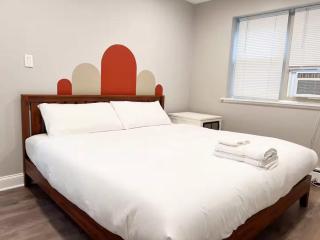 Modern 1BR Free Parking Spot - 8