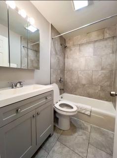 Modern 1BR Free Parking Spot - 6