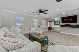 Sleeps 10 Tiki Bar Private Pool Hot Tub Fire Pit - 2