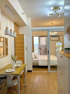 Yevaiah's Escape - The Celandine - Manila - 6