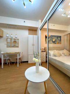Yevaiah's Escape - The Celandine - Manila - 3