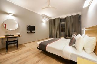 Townhouse 330 DLF Phase-2 Near Leisure Valley Park - Gurgaon - 2