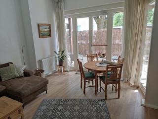 City Nest - Große gemütliche Ferienwohnung mit Terrasse, zentral gelegen, für Paare, Familien und Hunde! - Gotinga - 6