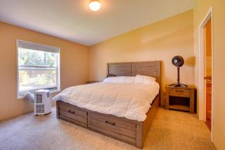 Lovely Detroit Home with Deck - Walk to Town! - Detroit - 1