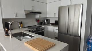 Reno'd Suite Steps to CN Tower - Free Parking - 3