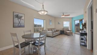 Crystal Palms Treasure Island Retreat Steps from the Beach - 1