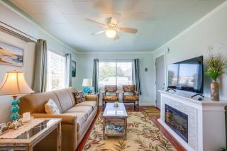 Walk to Gold Beach Charming Cottage with Yard! - Gold Beach - 8
