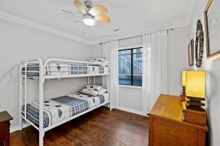 Lakefront, Private dock, ensuite-unit, King bed, Free EV charger, Boat Friendly - 5