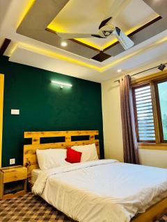 PYRAMID LODGE - 6