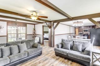 Hot Tub and Fire Pit Getaway in Sevierville! - Sevierville - 5