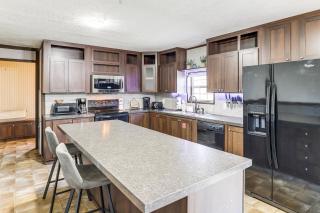 Hot Tub and Fire Pit Getaway in Sevierville! - Sevierville - 2