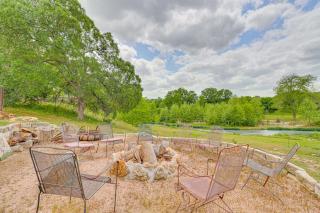 San Marcos River Hideaway with Game Room and Fire Pit - Martindale - 9