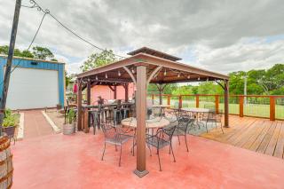 San Marcos River Hideaway with Game Room and Fire Pit - Martindale - 0