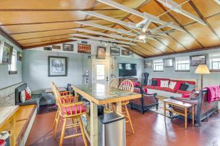 San Marcos River Hideaway with Game Room and Fire Pit - Martindale - 8